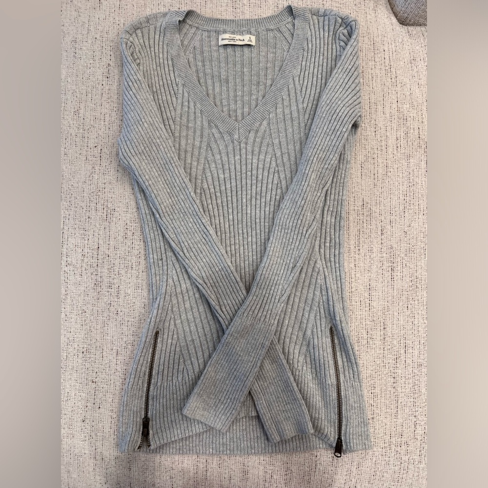 Abercrombie gray long sleeve / light sweater